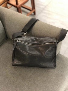 Borsa a Tracolla in Pelle Conciata al Vegetale di Alta Qualità Borsa a tracolla vintage da uomo. Borsa a Tracolla Minimalista Produzione OEM e Vendita all'Ingrosso - Product Image 5