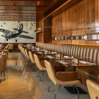 Ensemble de meubles de restaurant de luxe Dessus de table de café en bois et chaises en cuir marron avec cabine de canapé assortie pour café