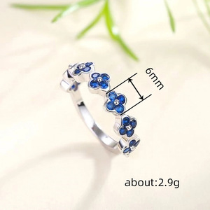 Anello con Fiore di Trifoglio Portafortuna Blu per Donne, Elegante Accessorio Floreale per Uso Quotidiano - Product Image 3