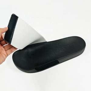 Sandalias de pantuflas de PU suave al por mayor, chanclas de verano personalizadas, pantuflas de hombre y mujer extraíbles superiores intercambiables, logotipo personalizado - Product Image 2