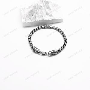 Pulsera de Cadena de Eslabones de Acero Inoxidable para Hombre con Cierre de Patrón Grabado, Joyería Resistente de Estilo Retro Gótico Punk Biker, Regalo - Product Image 5