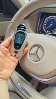 Clé de voiture, démarrage à une touche, contrôle par smartphone, entrée confortable. Clé LCD intelligente avec matériau en alliage, design haut de gamme.