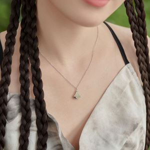 Collar con Colgante de Jade Hetian en Forma de Falda, Estilo Chino Tradicional, Joyería Fina Dylam Elegance, Rodio, Oro 18K, Plata S925 - Product Image 3