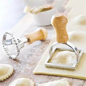 <span class=keywords><strong>Emporte</strong></span>-pièce en alliage de zinc de forme irrégulière avec poignée en bois, outil de cuisson pour snacks et <span class=keywords><strong>emporte</strong></span>-pièces à raviolis, origine Chine - Product Image 3