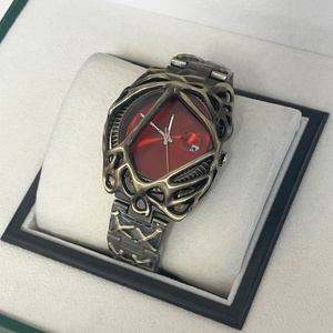 Orologio da Polso Vintage in Bronzo Y2K con Quadrante a Ragnatela in Alabastro, Design Unico e Creativo, Orologio al Quarzo con Data per Uomo - Product Image 1
