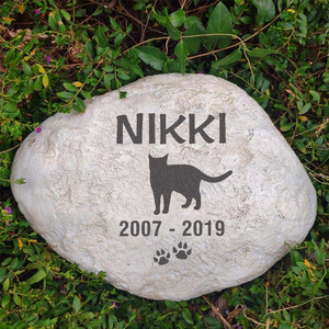 Individuell Gravierte Handbemalte Polyresin Handgefertigte Haustier-Gedenkfigur mit Tiermotiv und Namen für Heim- und Gartendekoration - Product Image 2