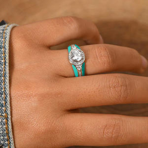 Anello di fidanzamento da donna in oro bianco con diamante taglio brillante rotondo naturale colore G, design a halo - Product Image 3