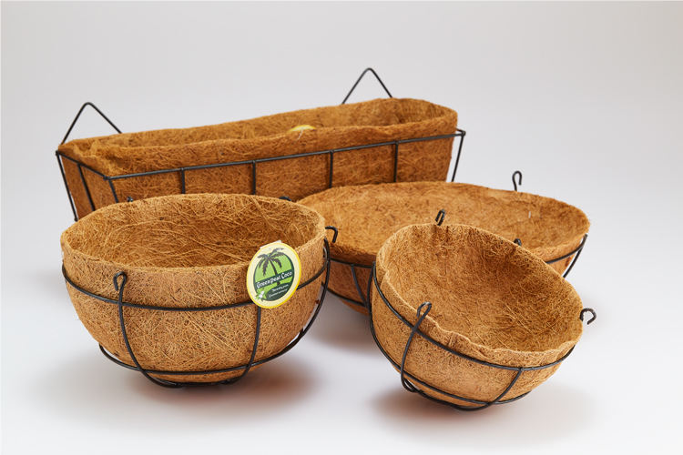 กาบมะพร้าวสีน้ำตาลอ่อนและซับในสีดำ