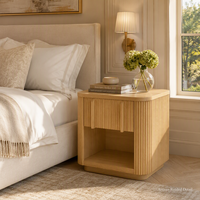 Table de chevet ouverte cannelée avec façade en roseau vertical, étagère de rangement en bois arrondi, mobilier de chambre moderne
