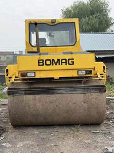 مدحلة طرق اهتزازية ألمانية مستعملة منخفضة السعر طراز <span class=keywords><strong>BOMAG</strong></span> BW202 موديل 2004 بمحرك ديزل هوندا بقوة 74.6 كيلوواط وقوة اهتزاز 28 كيلونيوتن - Product Image 2