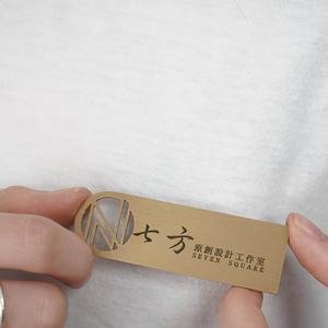 Targhetta Identificativa Personalizzata <span class=keywords><strong>in</strong></span> <span class=keywords><strong>Ottone</strong></span> Spazzolato con Spilla di Sicurezza, Targhetta Metallica Personalizzata per Lavoro, Studio o Licenza - Product Image 2