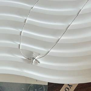 Collier simple en argent pur S925 avec un seul diamant, design de niche de luxe léger, chaîne en os de serpent, pendentif tendance - Product Image 4