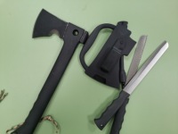 Hache de chasse multifonctionnelle pour le camping, en acier inoxydable, hache de survie en plein air avec sifflet et allume-feu
