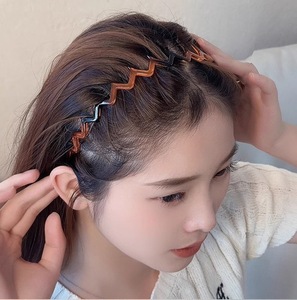 ที่คาด<span class=keywords><strong>ผม</strong></span>กันลื่นแบบฟันยาวสำหรับผู้หญิง สไตล์เกาหลี เหมาะสำหรับล้างหน้าและออกนอกบ้าน ให้ลุคทรงมงกุฎสูง - Product Image 1