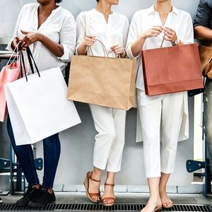 Bolsa de Papel Kraft Grande con Logotipo Personalizado al por Mayor, Ecológica para Ropa y Regalos, Precio de Fábrica, Bolsa de Embalaje Resistente - Product Image 4