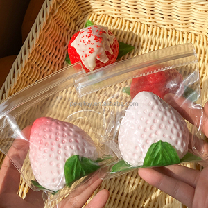 ของเล่นบีบสตรอว์เบอร์รี่จำลองน่ารัก นุ่มนิ่ม บรรเทาความเครียด สำหรับเด็กและผู้ใหญ่ - Product Image 4