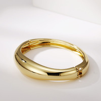 Nouveauté Bracelet jonc en alliage de zinc couleur unie sur mesure pour femmes Bijoux minimalistes Vente en gros