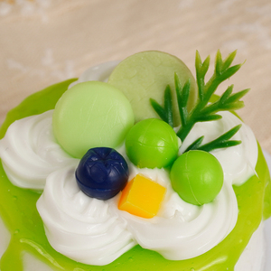 Modèles de raisins verts - Ornements de gâteau en plastique sur le thème des faux aliments - Design de fruits frais pour la décoration de la maison et des fêtes - Product Image 5