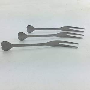 Stainless Steel Heart Shaped Fruit <b>Forks</b> <b>Dessert</b> Cake <b>Forks</b> Mooncake <b>Forks</b> Individually Packaged For Child Use - Product Image 2