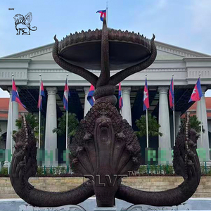 รูปปั้นงูทองแดงขนาดใหญ่ H692ซม. D1240ซม. สำหรับโครงการภาครัฐ พร้อมน้ำพุทองสัมฤทธิ์และสระหินอ่อนธรรมชาติสำหรับภายนอกอาคาร - Product Image 2
