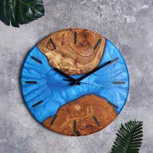 Reloj de Pared Moderno Hecho a Mano con Resina y Madera, Diseñado para Agregar Interés Visual Mientras Proporciona una Visualización Precisa del Tiempo - Product Image 4