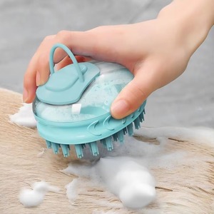 Brosse de massage pour animaux de compagnie en forme de mangue 3-en-1 avec distributeur de shampoing, peigne et brosse douce en TPR pour démêler les poils des chiens, chats et chiots, idéale pour l'extérieur, OEM - Product Image 4