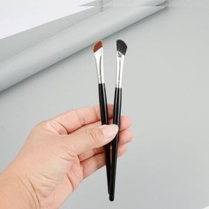 Pinceau de maquillage professionnel à poils naturels, à pointe ciseaux et biseautée, pour fard à paupières, correcteur et détails - Product Image 3