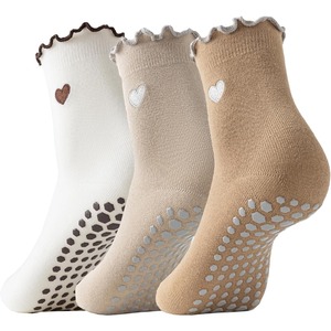 Chaussettes de yoga et de pilates en coton à volants, motif cœur antidérapant, broderie personnalisée - Product Image 1