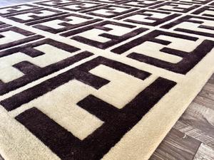Tapis en laine tufté à la main de luxe, motif clé grecque moderne, fabricant de tapis en laine de créateur - Product Image 3