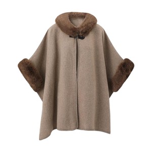 Capa de piel sintética para mujer con cuello de felpa, capa informal con mangas de murciélago, chal cálido de invierno para paseos por la calle, oficina o fiestas - Product Image 2