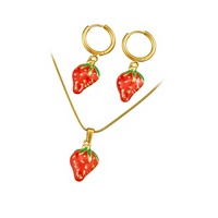 Vergulde roestvrijstalen aardbeienhanger ketting oorringen sieradenset emaille dames schattig fruit