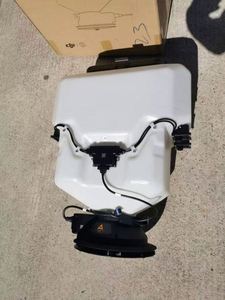 Système d'épandage agricole DJI T30 neuf avec réservoir à roulement en plastique pour utilisation en agriculture par drone, garantie 1 an - Product Image 3