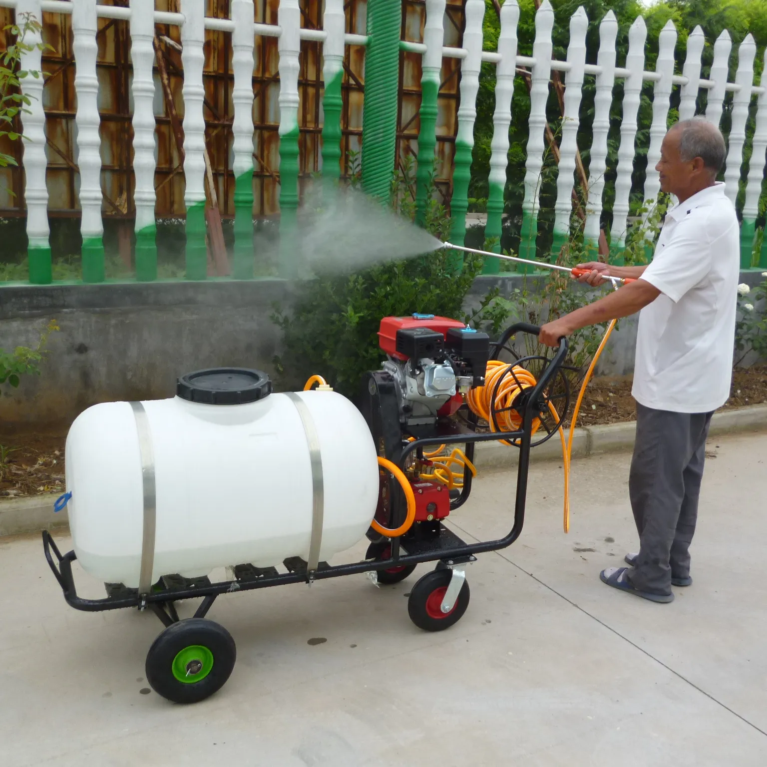 Walk-atrás de quatro rodas automático diesel pulverizador motorizado desinfecção esterilização equipamentos de atomização