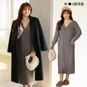 เดรสไหมพรมคอวีสีพื้นทรงหลวมสไตล์หวานนุ่มนวลสำหรับผู้หญิงไซส์ใหญ่ รุ่น N8830 - Product Image 1