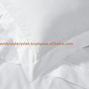 Juego de ropa de cama 100% algodón, color blanco, bordado a mano - Product Image 1