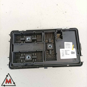 Boîtier de commande de boîte à fusibles Chevrolet Matiz Mk2 d'occasion 2005-2009 96427973 (82473) Fabriqué en Italie - Product Image 2