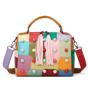 <span class=keywords><strong>Sac</strong></span> à main coloré en similicuir patchwork avec rivets et pompons, <span class=keywords><strong>sac</strong></span> <span class=keywords><strong>bandoulière</strong></span> Boston, <span class=keywords><strong>sac</strong></span> à l'épaule décontracté <span class=keywords><strong>pour</strong></span> le quotidien et les soirées - Product Image 4