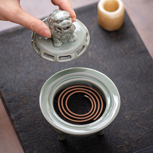 Quemador de Incienso de Cerámica Estilo Dinastía Song, Hecho a Mano, con Patrones de Agarwood y Sándalo, Modelo Zen de Tres Patas 235, para Uso Religioso - Product Image 2