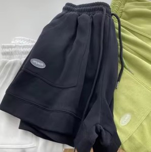 Shorts de sport pour femmes en satin écologique respirant à taille élastique, coupe ample, pour l'entraînement, la course et la gym - Product Image 4