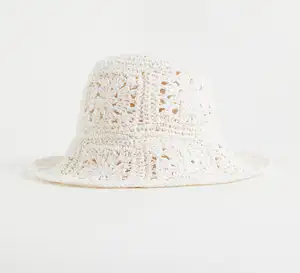 Соломенная шляпа с белыми цветами оптом