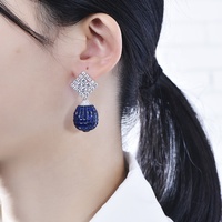 Boucles d'oreilles pendantes en micro-pavé de saphir avec sertissage invisible, forme de boule classique pour femmes - Bijoux de fête et cadeaux
