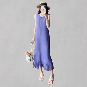Robe décontractée pour femme, longueur genou, col rond, manches chauve-souris plissées Miyake, ourlet à franges, écologique, collection PY 2026 - Product Image 1