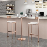 Vente en gros Table de bar et chaises de luxe en marbre léger et luxueux Ensemble chaise haute en cuir avec support personnalisé