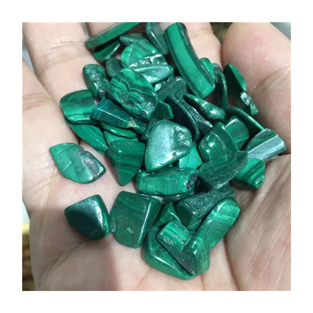 Atacado cristais naturais cor cascalho malachite verde para decoração de casa