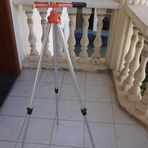 Trípode de madera para topografía con bloqueo de tornillo y liberación rápida, para teodolito y poste de prisma, fabricado en China - Product Image 4