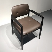 Fauteuils modernes pour restaurant et maison, très demandés, avec structure en bois massif noir et coussin en cuir, pour salle à manger