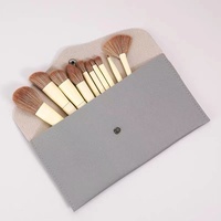 Lot de 10 pinceaux de maquillage professionnels – Poils doux en fibres artificielles, manche en plastique – Pinceaux portables pour poudre libre et illuminateur