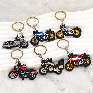 Porte-clés moto tendance en PVC souple, breloques en forme de casque de course pour les fans de motos et les amateurs de motos, vente en gros - Product Image 4