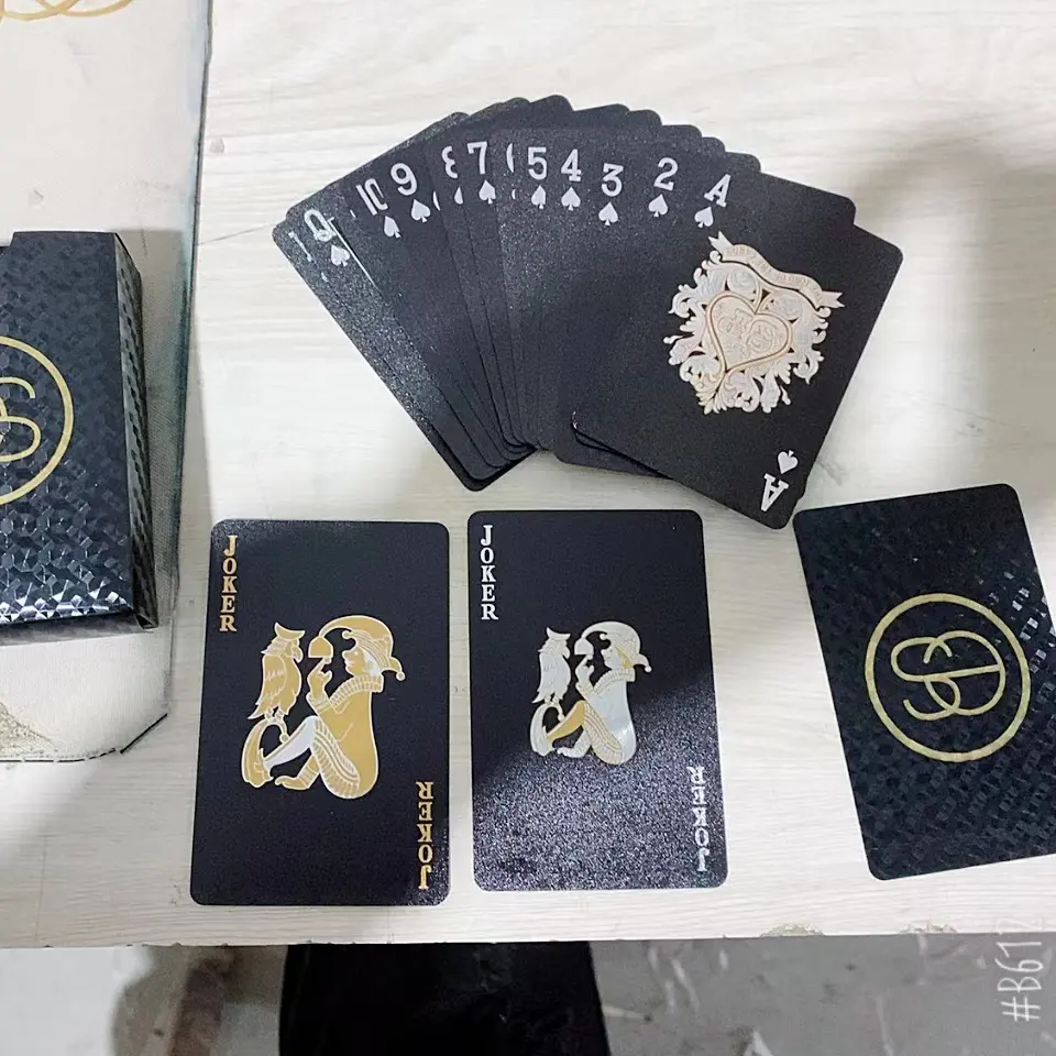 بطاقات تأكيد مخصصة من المصنع للأطفال يلعبون لعبة خدمات طباعة بطاقات فلاش Jogo De Baralho Pokerkarte Cartes السوداء