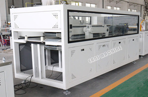 Machine de fabrication de panneaux d'extrusion en composite <span class=keywords><strong>PVC</strong></span> <span class=keywords><strong>pour</strong></span> sous-plafonds et revêtements de plafond en plastique - Product Image 4